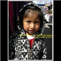 12689 124 Kind Indiomarkt in Otavalo Ecuador 2006.jpg
